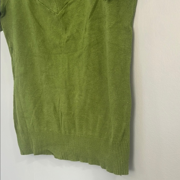 Green V-Neck Short Sleeve Top - Picture 4 of 7